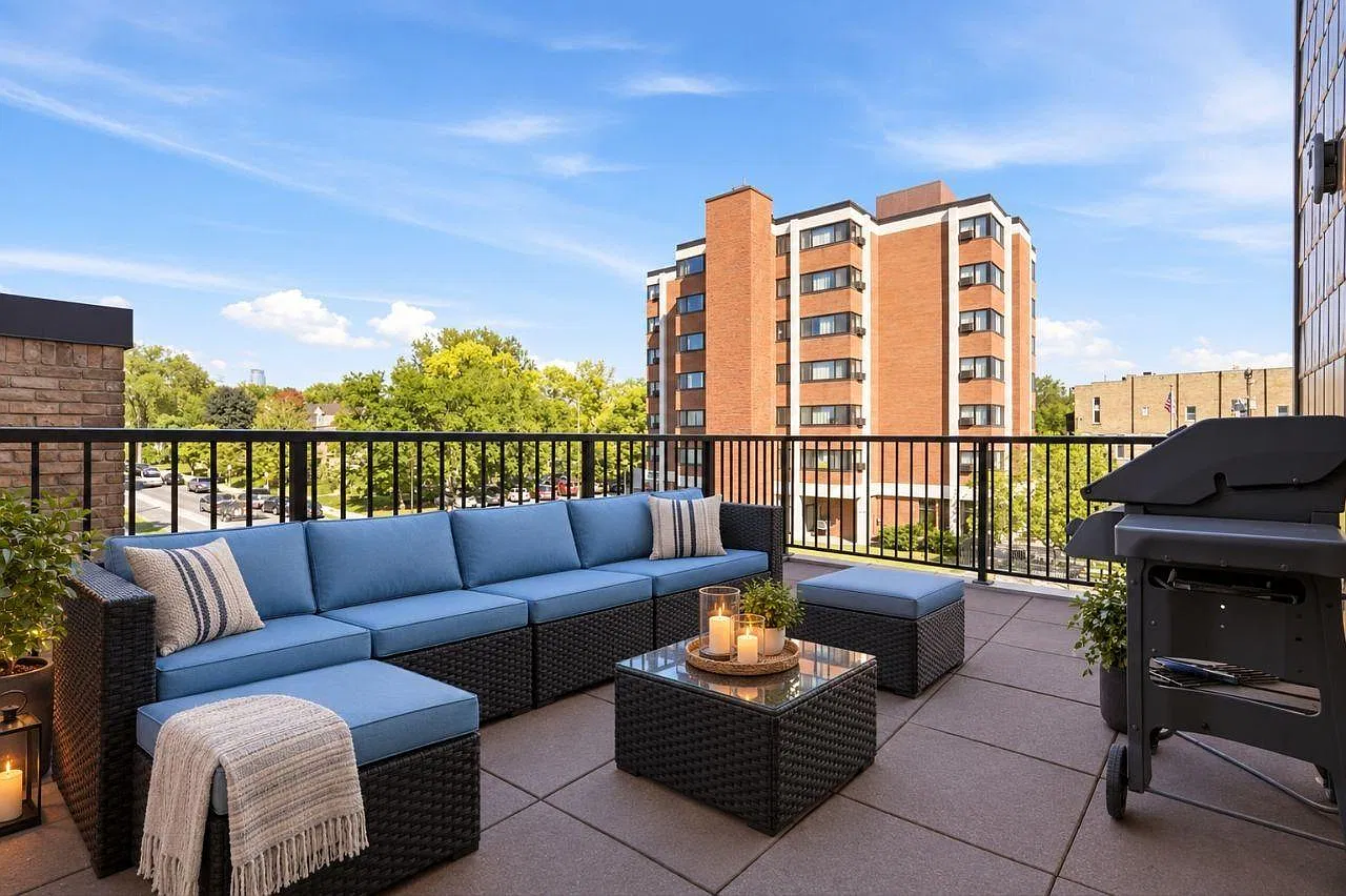 2 bed, 1.5 bath, 1133 sqft, $1,899 — Photo 3