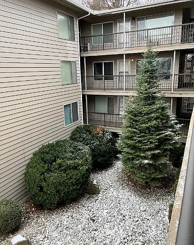 535 NE Maiden Ln Photo 1