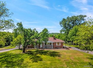 2948 Erb Rd, Saint Louis, MO 63129