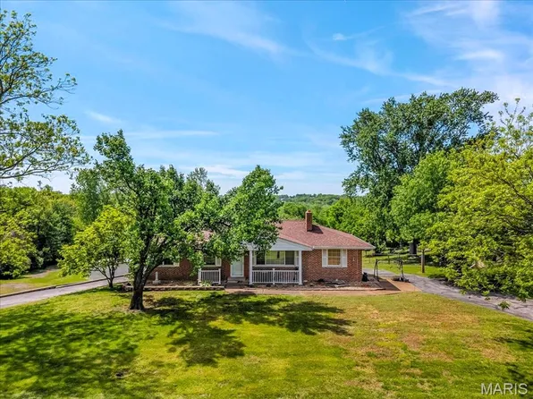 2948 Erb Rd, Saint Louis, MO 63129