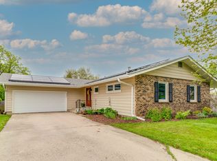 1002 Obrien St, Harvard, IL 60033
