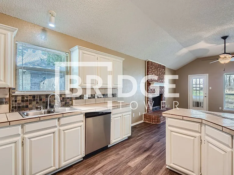 409 Kelley Ct — Photo 7