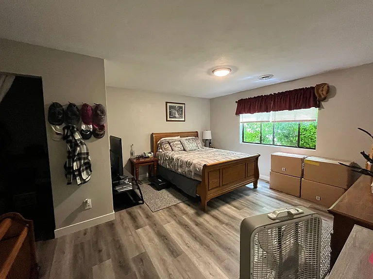 1320 Riverside Dr — Photo 5