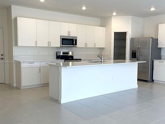 3rd image of 2982 Park Pl #5838
