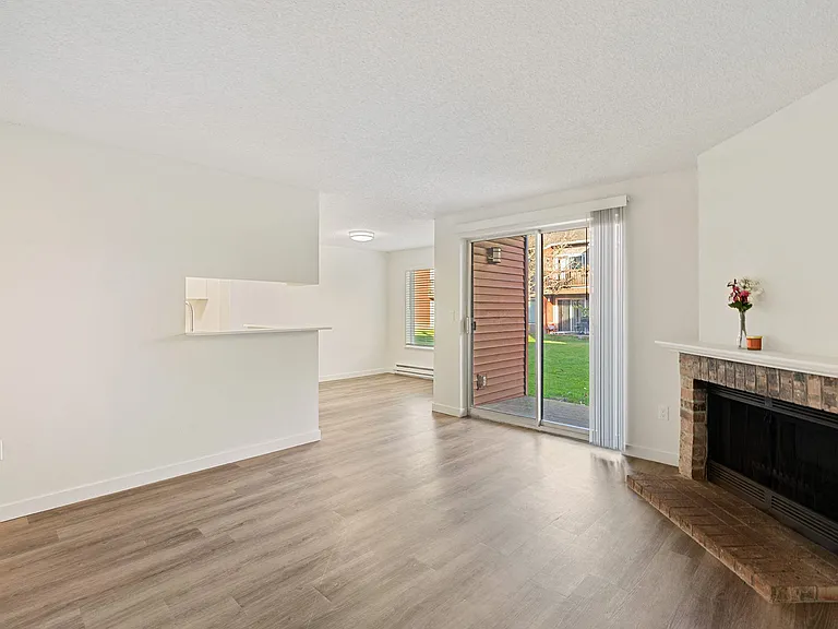 Pointe East — Photo 33