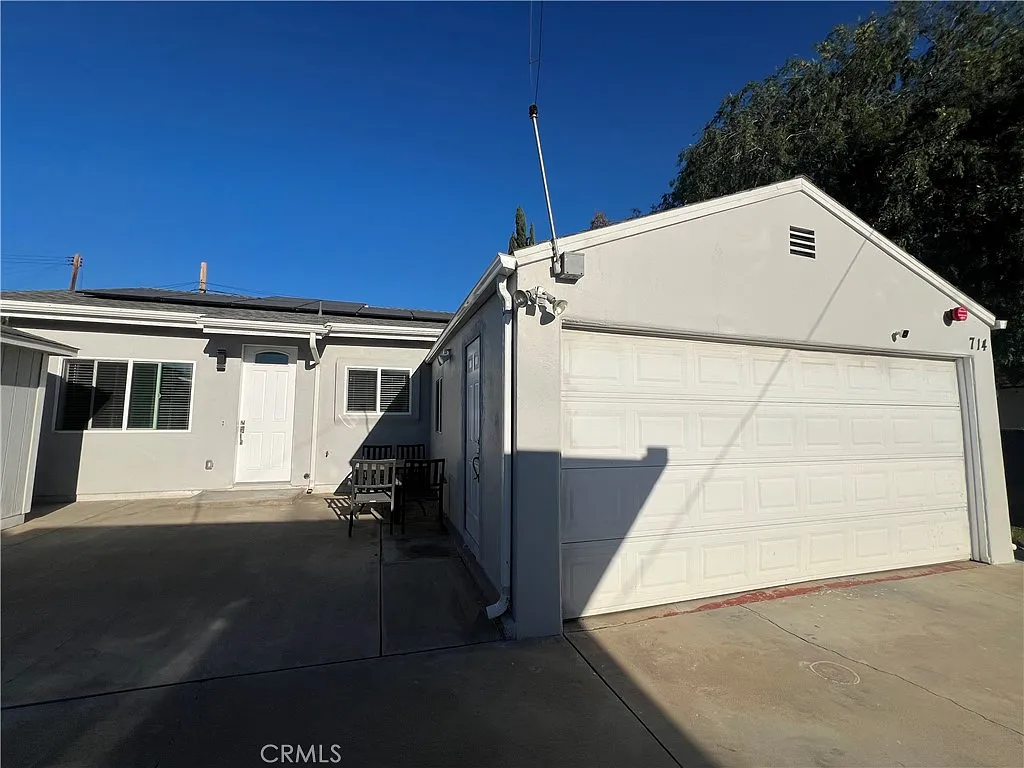 3 bed, 1100 sqft, $3,600 — Photo 2
