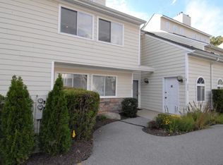 305 Crystal Hill Ln, Poughkeepsie, NY 12603