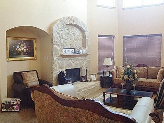 3rd image of 1014 Parkwood Dr