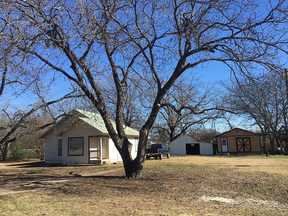 Small house on big lot. Very private