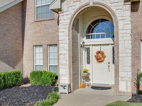 3rd image of 321 Faith Ct