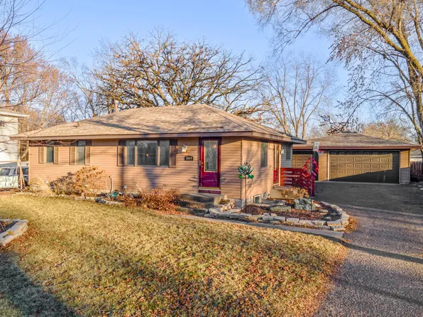 10699 President Dr NE, Blaine, MN 55434