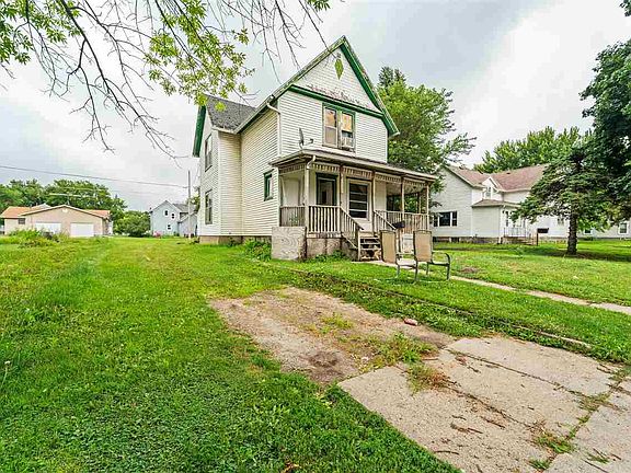 3rd image of 715 1st St SW