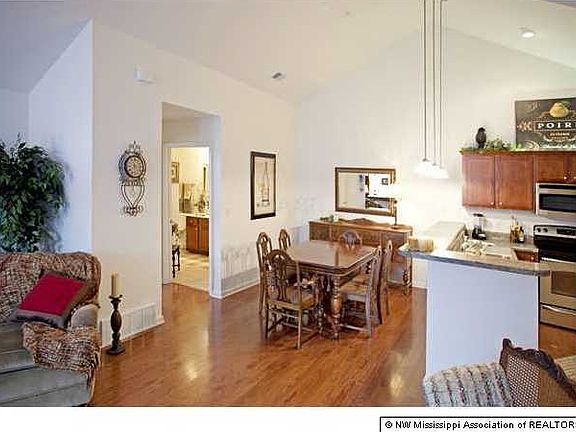3rd image of 8683 Parkview Oaks Cir #82