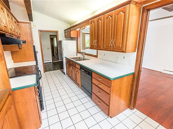 5th image of 40 Pleasantview Dr