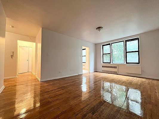 5th image of 860 E 18th St APT 4E