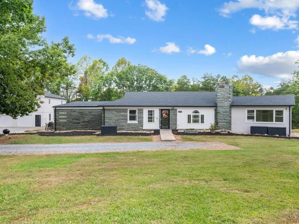 3270 Wards Rd, Altavista, VA 24517