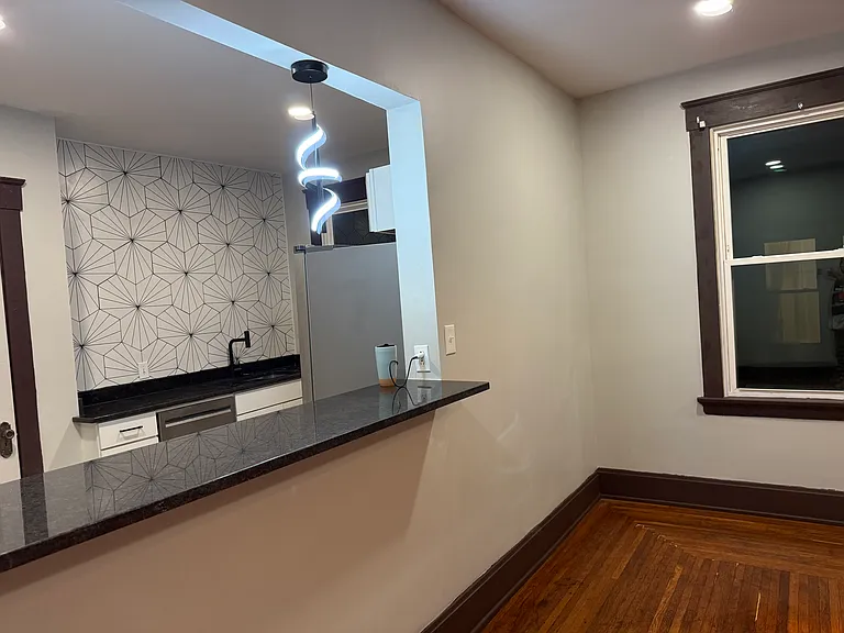 2035 Weyer Ave #5 — Photo 8