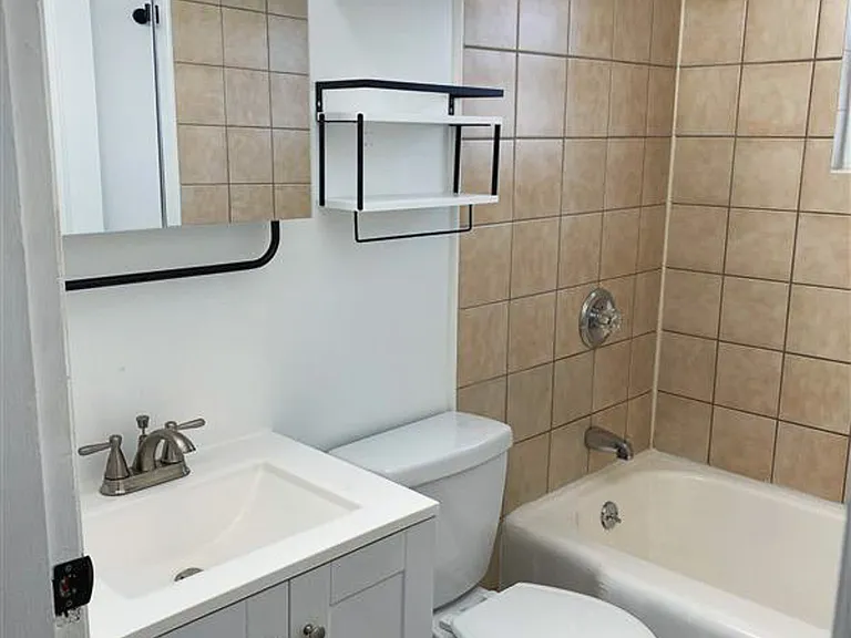 2415 Linden Ave — Photo 36