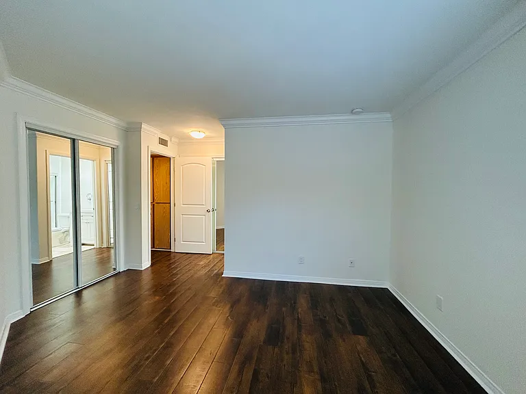 10520 National Blvd — Photo 12