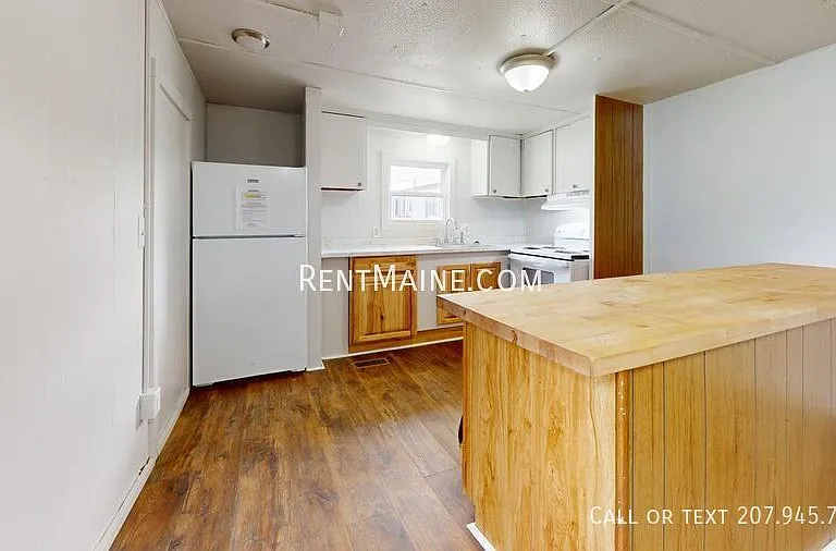 681 Main Rd N #14 — Photo 1