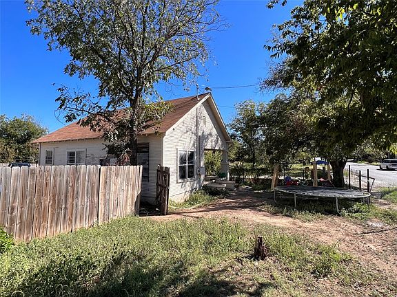 300 N Neches St, Coleman, TX 76834 | MLS #20453841 | Zillow