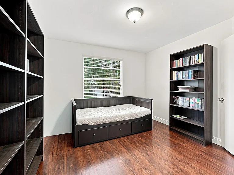 1115 SW 180th Ter — Photo 33