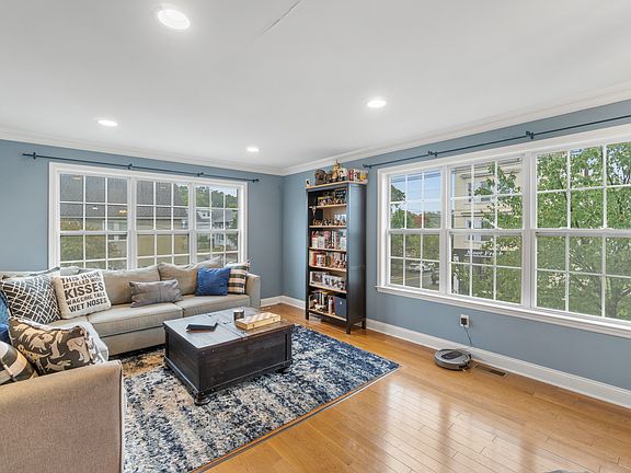 2nd image of 166 Garden Ave #1