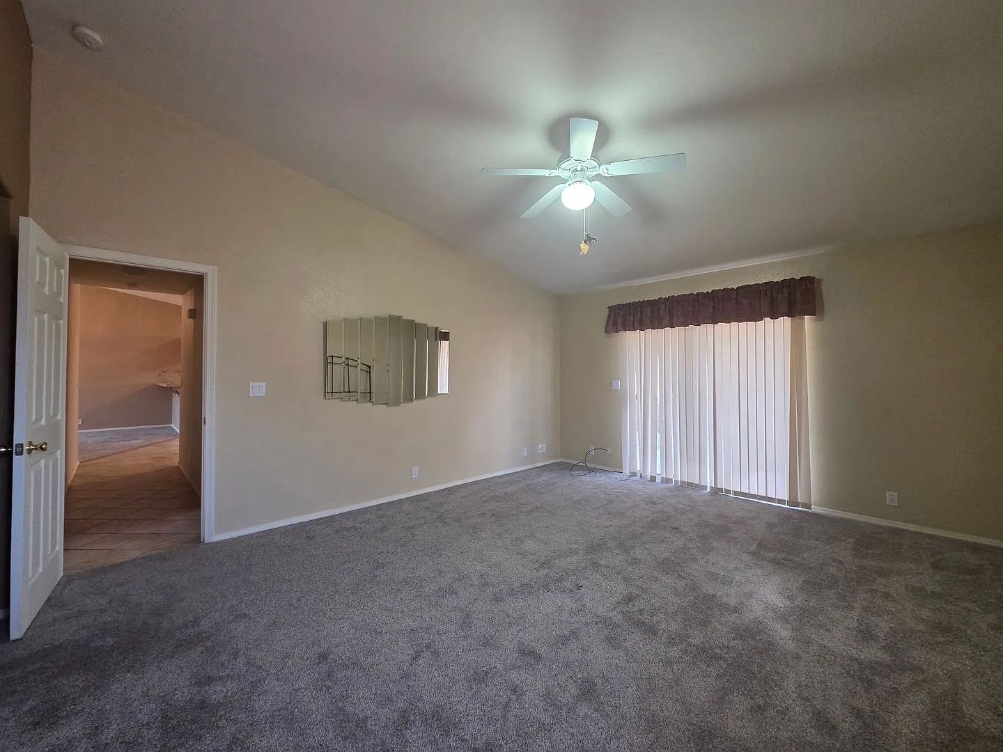 For Rent Beautiful 3-Bedroom Home with 3-Car Garage & RV Parking! — Photo 4