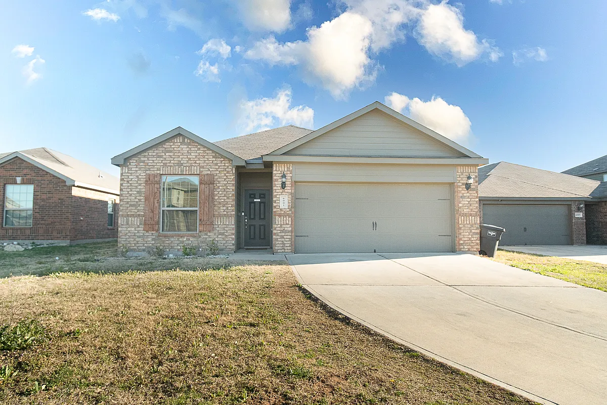3 bed, 1636 sqft, $2,200 — Photo 2