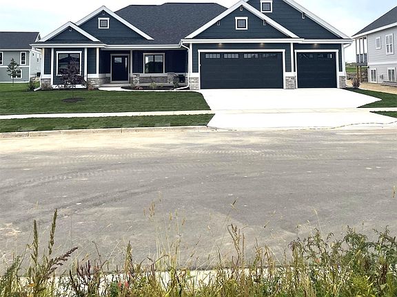 3rd image of 4074 Hanover Dr