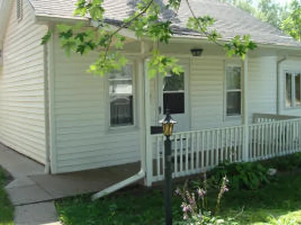 102 Pond St, Muscatine, IA 52761