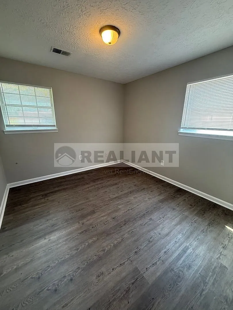2 bed, 1.0 bath, 1100 sqft, $1,195 — Photo 4