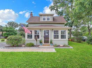 94 Chapel Ave, East Patchogue, NY 11772