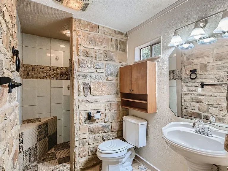 Bitter Creek Dr — Photo 6