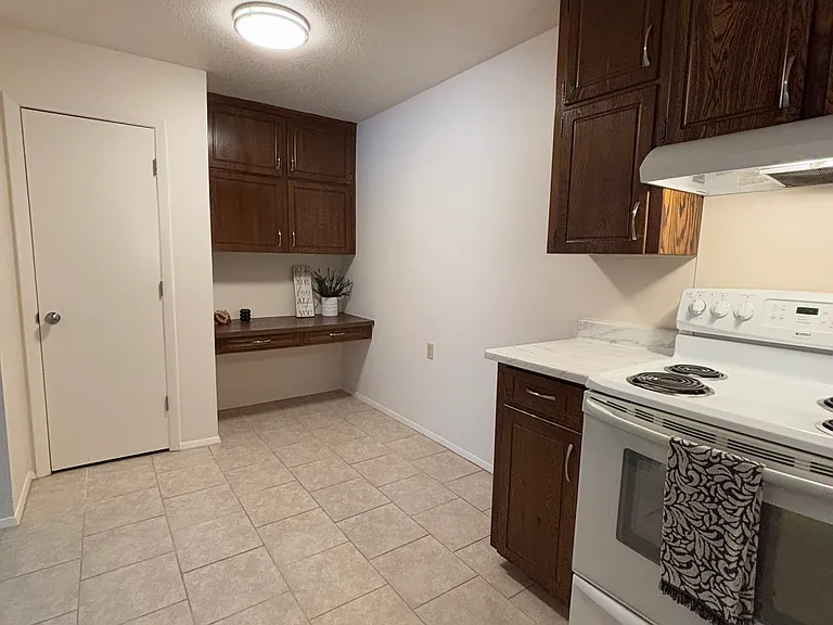 2727 S Sterling Ave #G — Photo 7