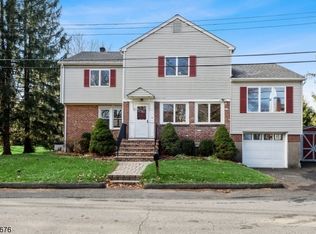 16 Britten Rd, Green Village, NJ 07935