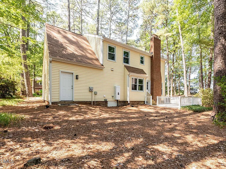101 Flora McDonald Ln — Photo 2