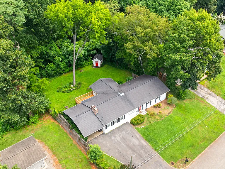 8045 Sabre Dr — Photo 43