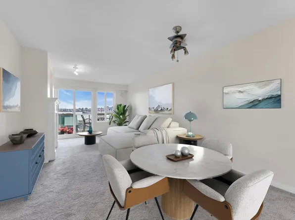 333 E 1st St #208, North Vancouver, BC V7L 4W9