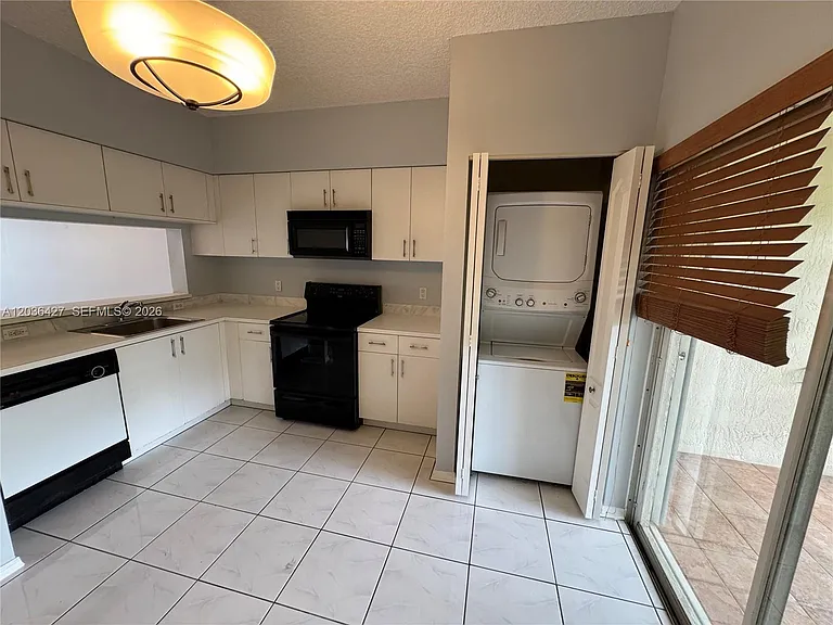 77 Simonton Cir #77 — Photo 5