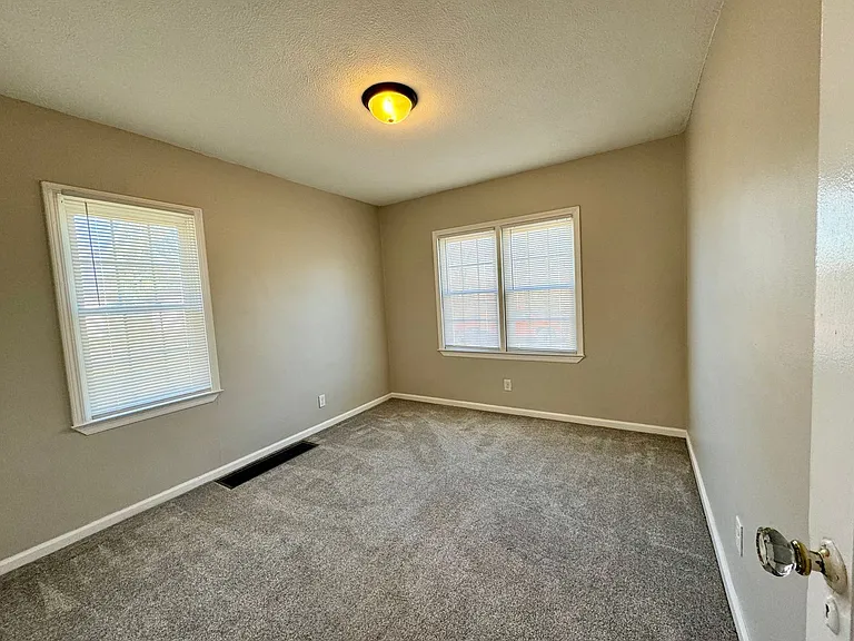 2355 Dahlen Ave — Photo 12