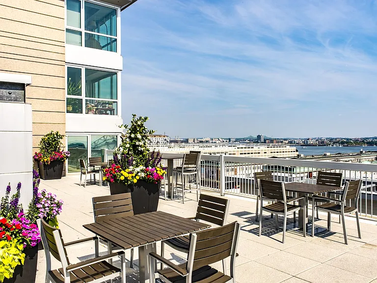 Park Lane Seaport — Photo 2