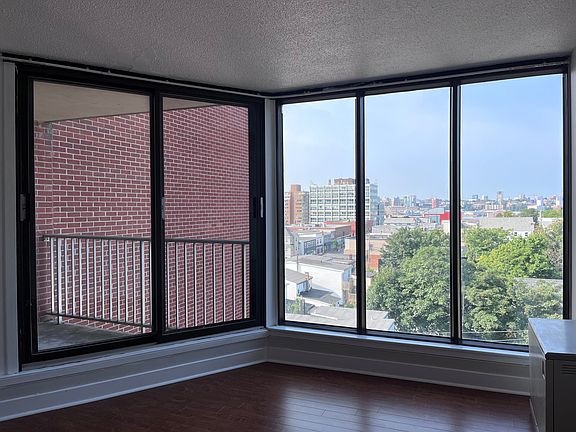 5th image of 24 Dundas St #603
