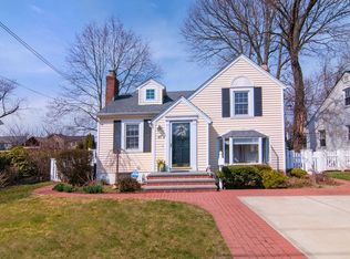 45 Grundy Pl, Merrick, NY 11566