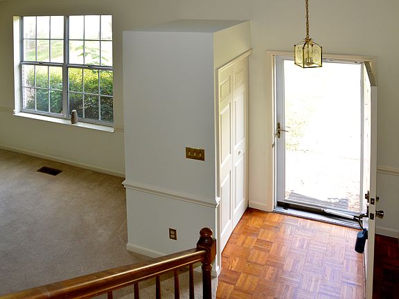 2nd image of 220 Farmington Trl