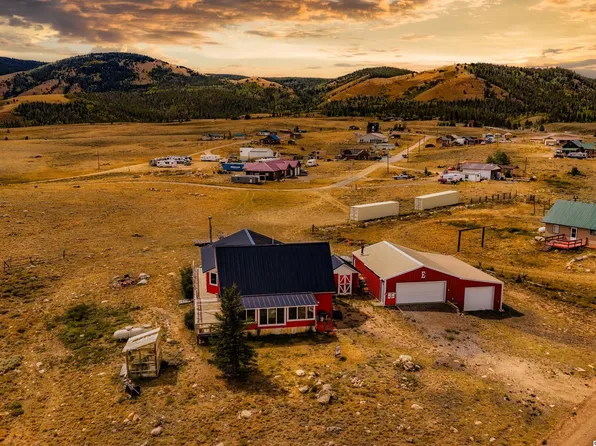 42 Ridge Rd, Centennial, WY 82055