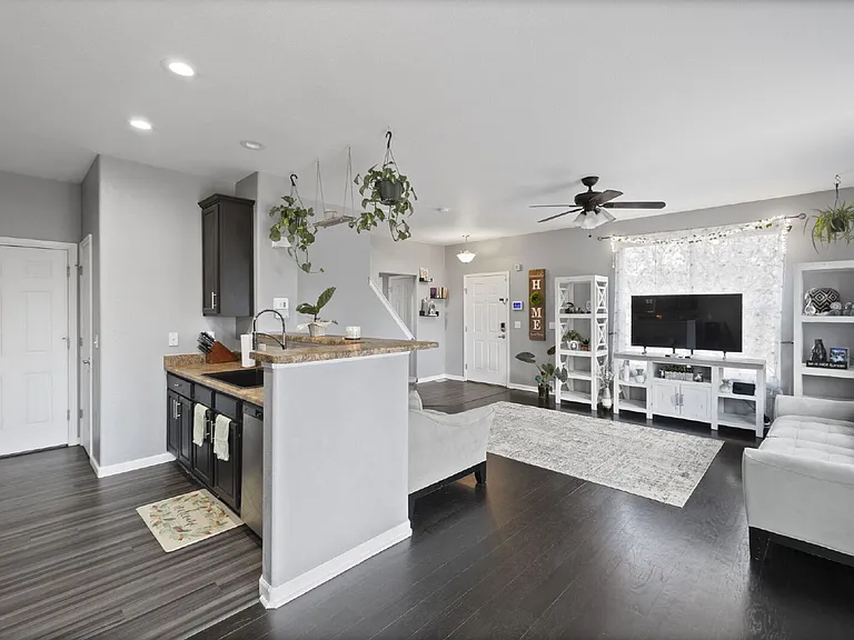 7555 Gallard Hts — Photo 10