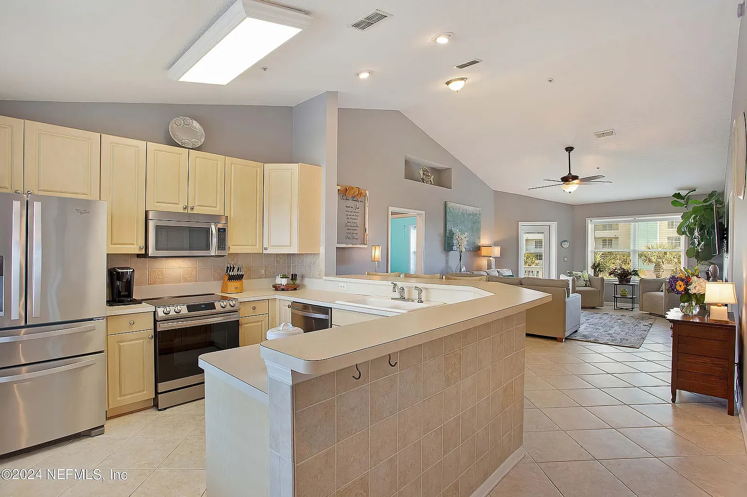 3 bed, 1500 sqft, $3,700 — Photo 2