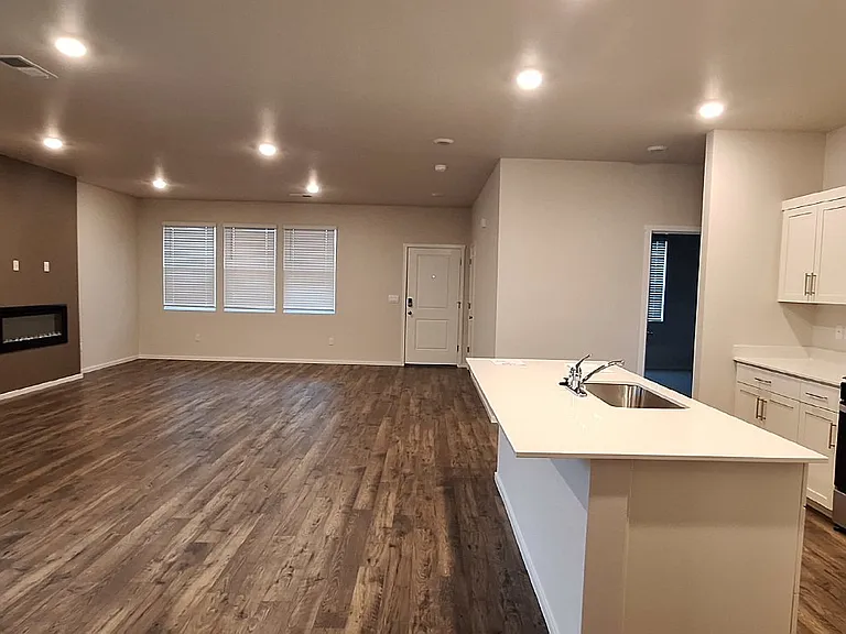 1454 NE Boxcar Dr — Photo 16