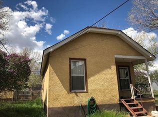 911 1/2 W Maple St, Rawlins, WY 82301